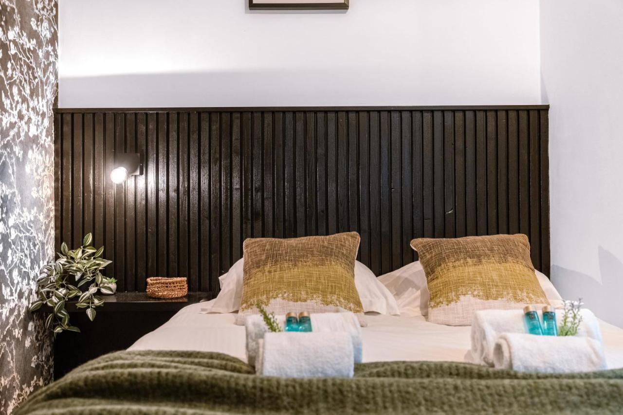 Authentic Apartment In The Heart Of アントウェルペン エクステリア 写真