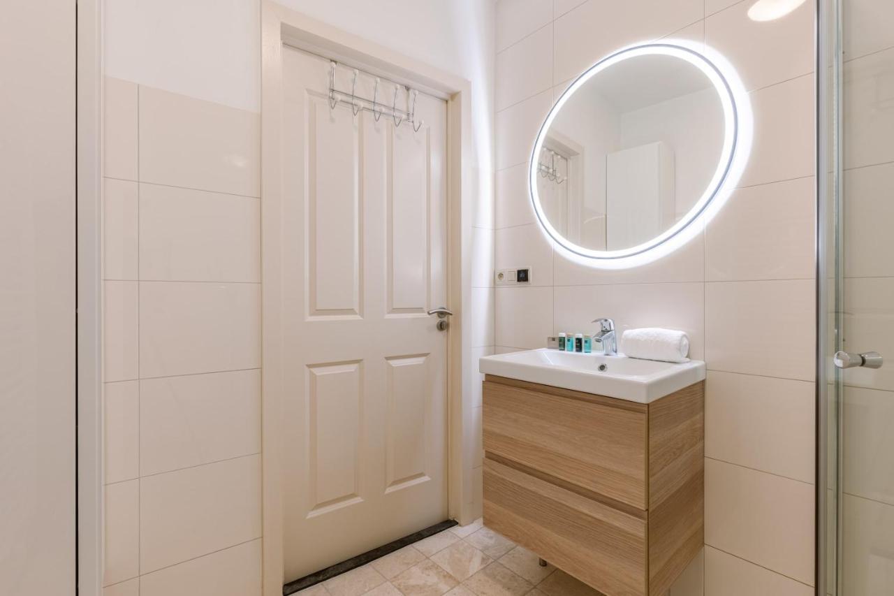 Authentic Apartment In The Heart Of アントウェルペン エクステリア 写真