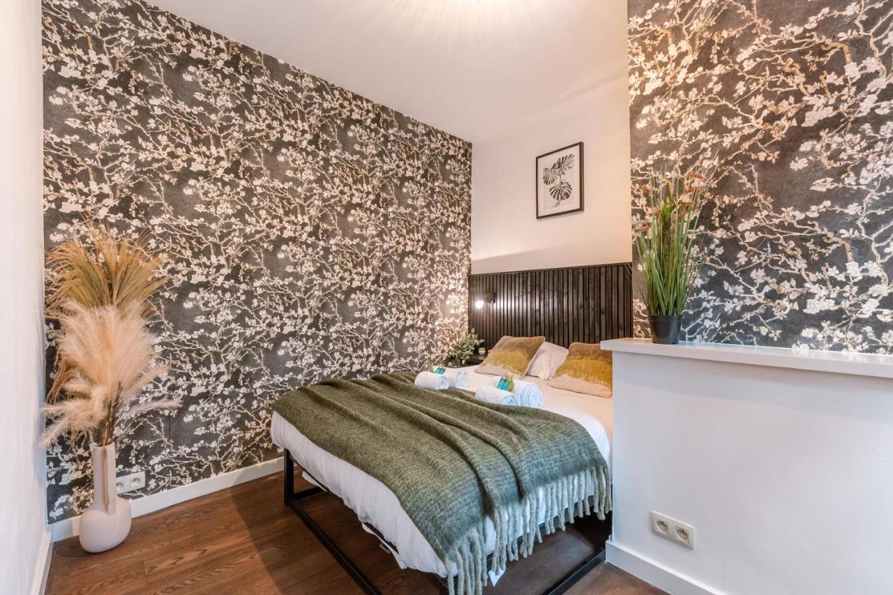Authentic Apartment In The Heart Of アントウェルペン エクステリア 写真