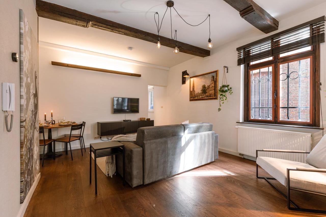 Authentic Apartment In The Heart Of アントウェルペン エクステリア 写真